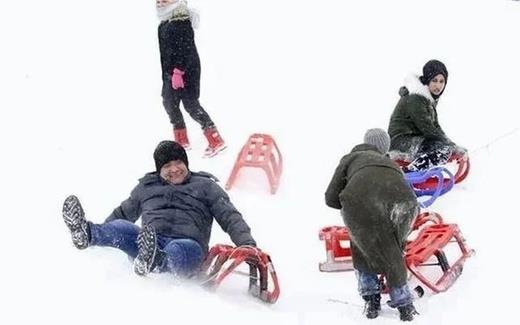 Kastamonu<br>  Kastamonu'da kar ya nedeniyle 8 ilede eitime bir gn ara verildii bildirildi. l Milli Eitim Mdrl yetkililerinden alnan bilgiye gre nebolu, Kre ve enpazar'da 14 Mart Pazartesi gn eitim retime ara verildi. Bozkurt, atalzeytin, Al, Cide ve Doanyurt ilelerinde ise tamal eitime ara verildii renildi.  <br>  Konya<br>  Konya'da etkili olan kar ya nedeniyle 5 ilede tamal eitime devam eden renciler iin yz yze eitime ara verildi. le hfzsshha kurullarnca Hadim, Takent, Ahrl, Doanhisar, Bozkr'da olumsuz hava koullar ve yollardaki buzlanma nedeniyle tamal eitime devam eden rencilerle snrl olmak zere 14 Mart Pazartesi gn uzaktan eitim yaplmasna karar verildi.