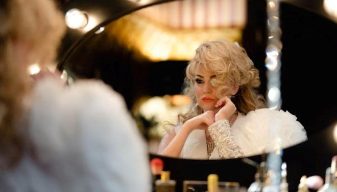 Yasemin efik?in ?Bergen?i canlandrmak ve bu kadar iyi mimikler, makyaj bir ok eyle benzemen bir harika? yorumu zerine Farah Zeynep Abdullah, ?Bu film tam olarak bir yapm tasarm harikas. Sadece benim oynamam deil, tm ekibin birletii an. Tabii ki ?Bergen? filminde Bergen?i canlandryorsam Bergen?e benzeyeceim. Makyajndan, asna kadar her eyi ieren bir konu? diye konutu.