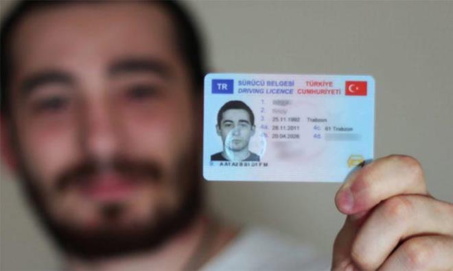 EHLYET YENLEMEDE SON TARH NE ZAMAN?     <br>  Ehliyet yenileme son bavuru tarihi 31.12.2022'dir. Belirtilen tarihe kadar eski ehliyet kullanlabilir.