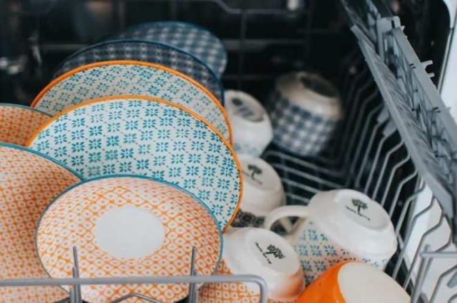 NEDEN BULAIK MAKNESNN NE LMON KONUR?    Evin her alannda temizlik yaparken kullanlan limon bulaklarn makineden tertemiz kmasn salar