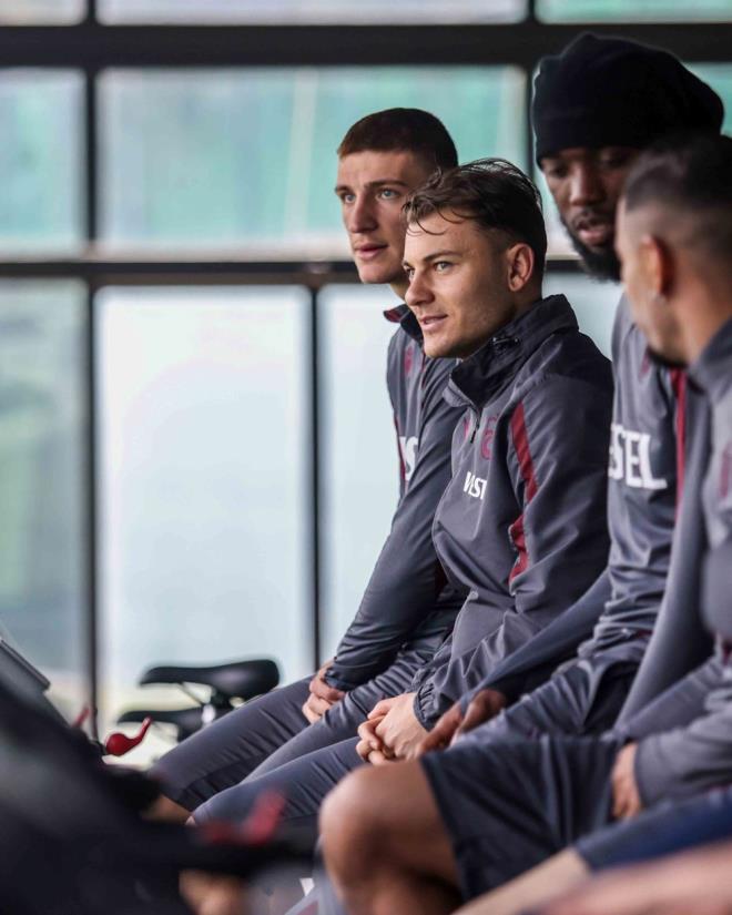 Avc?nn, sakatlanan Hugo?nun yerine oynatt Trondsen?in de idmanda ar hissetmesi nedeniyle yarnki karlamada Yusuf Erdoan? sol bekte konumlandraca tahmin ediliyor.