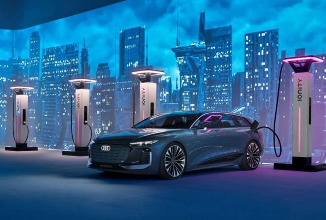 Ara, 800 volt sistemi ve 270 kW'a kadar arj desteiyle hzl arj istasyonlarnda 10 dakikada 300 kilometrelik menzil sunabilecek. Ayrca 25 dakikadan daha ksa bir srede 100 kWh'lik pil yzde 5'ten yzde 80'e kacak.