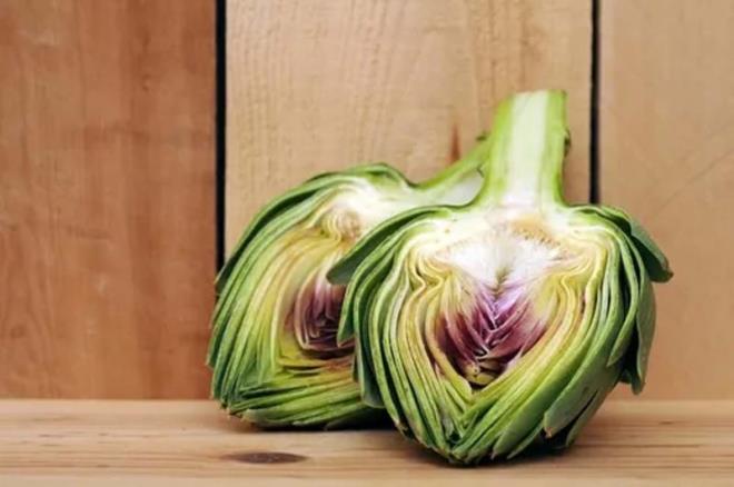 Enginar  <br>    Enginar hem olduka lezzetli hem de faydal bir bitkidir. Karacieri temizledii bilinir ve zellikle karacier deerleri yksek kiilere nerilir. Ayrca bbreklere de faydaldr.