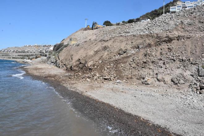 Mula'nn Bodrum ilesinde 15 Mart'ta deniz kenarndaki parselde yrtlen otel inaat almasnda, i makineleri ve kamyonlarla deniz doldurulmaya baland.    Durumu fark edenler, bu anlar grntleyip Bodrum Belediyesi'ne bildirdi.