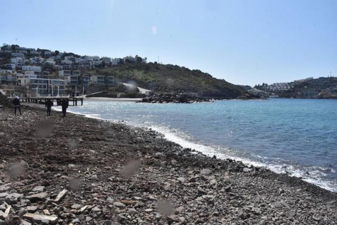 "400 KAMYON HAFRYAT DKLDN BELRLEDK"    Bodrum Belediyesi Zabta Mdr Deniz zyldz, 400 kamyon hafriyatn deniz kysna dkldn belirlediklerini syledi.    Firma ise belediyenin talebi ile hafriyat temizleme almas balatt.