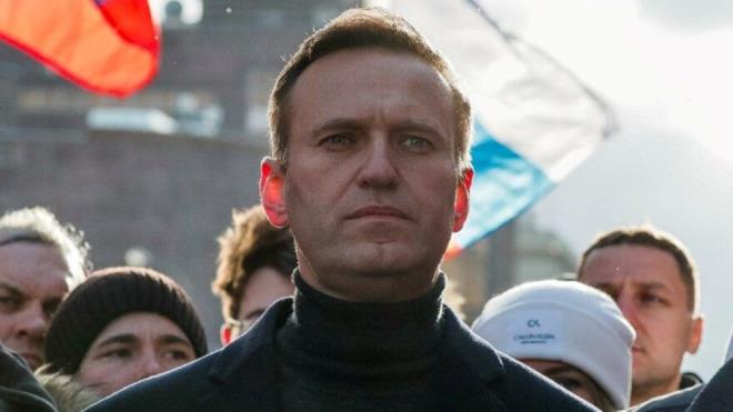 NAVALNY'NN LSTES BAZ ALINDI<br>    Rus varlklarnn takibi projesi, hapisteki muhalefet lideri Alexei Navalny tarafndan geen yl Putin'i destekledii iddia edilen 35 erkek ve kadndan oluan bir listeye odaklanarak balatld.    Navalny'nin rgt Batl hkmetlere, listesindeki isimlerin yaptrmlar iin deerlendirilmesini talep eden bir mektup yazd ve biri hari hepsi o zamandan beri ABD, AB, ngiltere veya Kanada tarafndan kara listeye alnd.