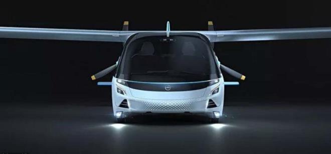 AeroMobil CEO'su Patrick Hessel, arac�n 160 ila 800 kilometre aral���ndaki yolculuklar i�in ideal oldu�unu s�yledi.