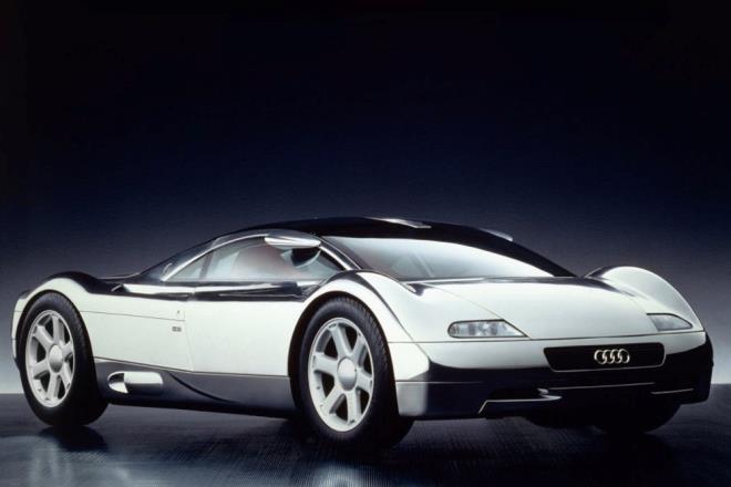 AUD AVUS QUATTRO    1991?de tantlan Avus, alminyum bir asi ve elle dvlm, boyanmam sadece 1,5 mm kalnlnda alminyum gvde panellerine sahipti.