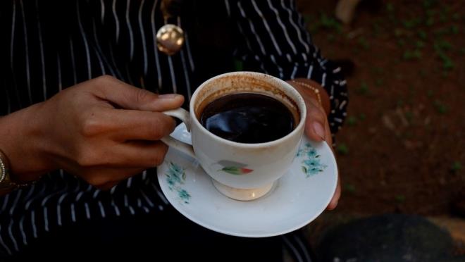 Parker, ?Kardiyovaskler salnz iyiletirmenin en iyi yolu, ne kadar kahve itiinize odaklanmak yerine salkl bir yaam tarz srdrmektir? ifadelerini kullanrken, ?Kahvenizi nasl itiiniz de nemlidir. Eklenen uruplar, eker, krema veya byk stl kahvelerin tm eker, kalori ve doymu ya asndan birikebilir? diye konutu.