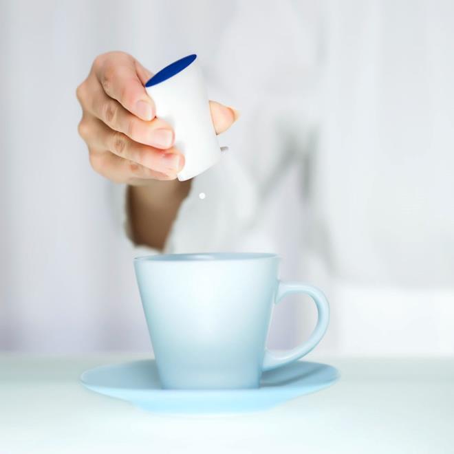 Touvier, "tketicilerin yaam tarzlaryla balantl nyarglar tamamen dlayamayz" diyerek, almann sonularn dorulamak iin daha fazla aratrma yaplmas arsnda bulundu.    ABD Ulusal Kanser Enstits ve ngiltere Kanser Aratrmalar, tatlandrclarn kansere neden olmadn ve Avrupa Gda Gvenlii Otoritesi tarafndan kullanm iin yetkilendirildiini sylemiti.