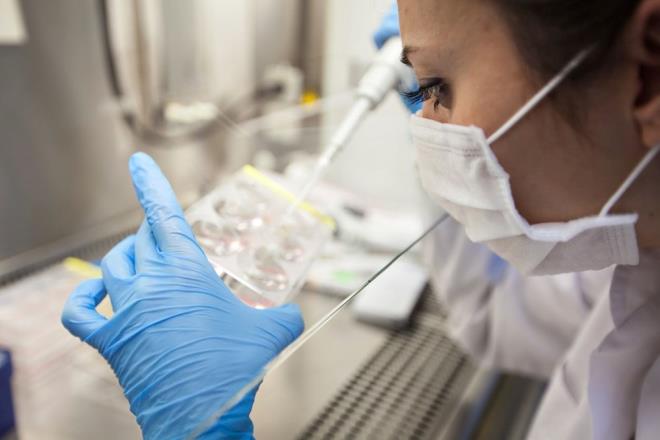 Arbel, "kinci glendiricinin amac ve imdiki politika, hastaneye yatlar ve enfeksiyonlar azaltmaktr. Amacmz, 60 ya st kiilerde ciddi hastalklar ve lmlerinin yaanmasn engellemektir. srail'deki politika da bu. ncelik kesinlikle 60 ya st vatandalarmzn alarnn veya ikinci alarnn tamamlanmas olmaldr? diye konutu.