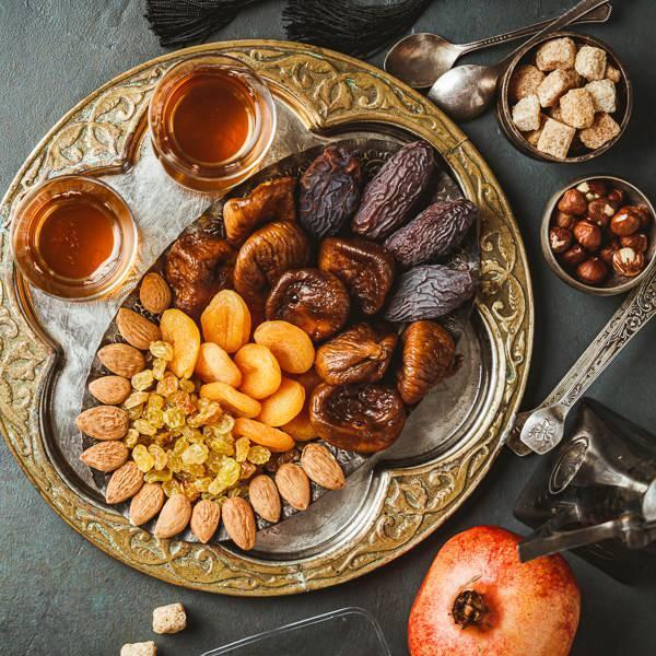 Ramazan'da ll beslenmenin nemine dikkat eken nl isim, sahurda tketilen besinler konusunda diyabet ve kalp hastalarn uyard.