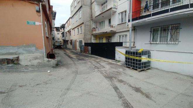 Polis ekipleri varili brakan kiiyi bulmak iin arama almas balatt.