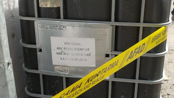 KRACI BIRAKIP KATI DDASI    ddiaya gre, 5 aydr kirasn vermedii evden kaan kirac ierisinde 1 buuk tona yakn yanc madde bulunan varili evin nnde brakt.