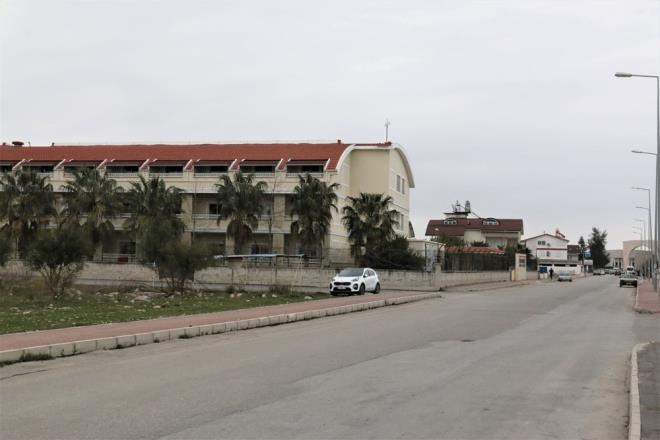 Kk kzn okuduu Belek Limak Ortaokulu?nda ise Mahra?nn snf bugn sessizlie gmld. Kk kzn arkadalar yaanan ac zerine okula gelmedi.