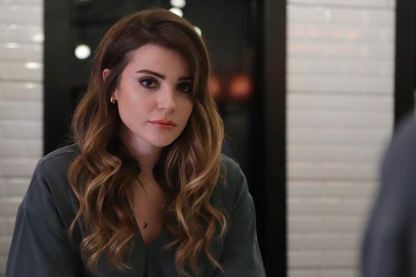 Sevilen dizide Serdar'n eski nianls ve Halit Bakan'n ld zannedilen kzn canlandran Ezgi Eybolu diziden ayrlacak.