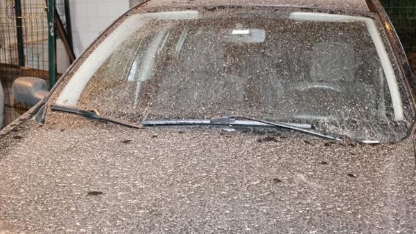 Aralarnz ieri aln dar kmayn : <br>l tozuyla birlikte ya olan yerlerde gkten amur yaacak. Hava kalitesini derecek olan l tozu zellikle astm hastalar iin ok zararl. Meteoroloji Uzman Kerem kten, Nisan ay boyunca belirli aralklarla l tozu aknlar olabileceini belirterek u uyarlar yapt:  -Bask havaya neden oluyor. Bu durum psikolojik olarak insanlar etkiliyor. Ayrca astm hastalar da dikkatli olsunlar. Ancak bu geici bir durum.