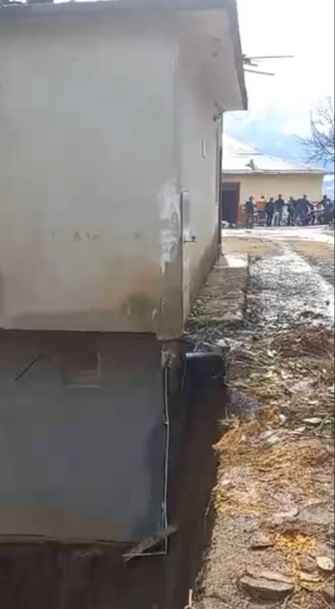 Blgeye giden l Afet ve Acil Durum Mdrl (AFAD) ekipleri, riskli alanda inceleme balatt.