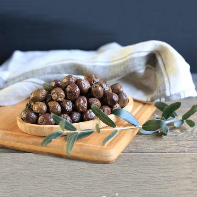 te yandan uzmanlar hurma bulamayan kiilerin zeytin ve suyla aabileceklerini vurguluyor. Tuz oran az olan iki adet zeytin ve bir bardak su nerir. Tpk hurma gibi lif oran yksek olan zeytin de mide ve barsak sal iin etkinlik gsterir