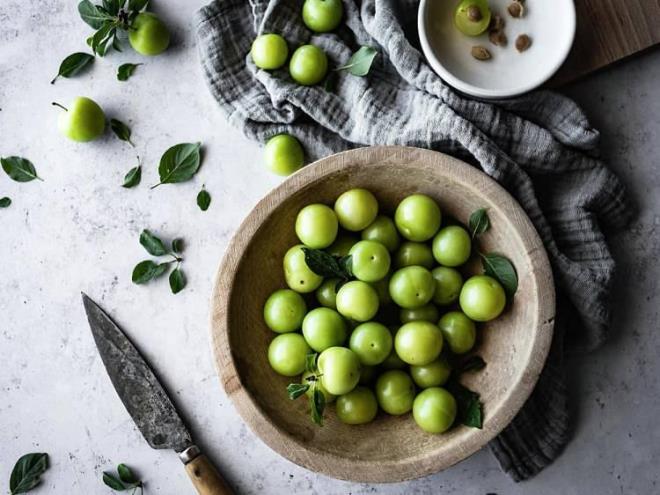 ERK   <br>  Kalp ya da kt kolesterol olanlarn iftardan sonra bir kase erik tketilmesi tavsiye edilir. Kandaki kolesterol drerek basnc dengeler. Damarlarda sertleme ya da iltihap birikmesinin nne geer.