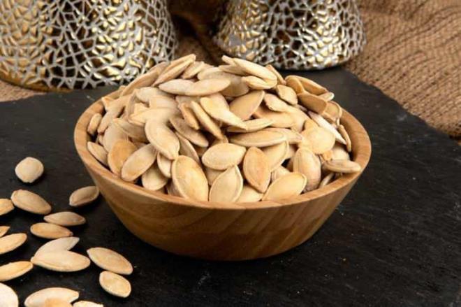 KABAK EKRDE   <br>  Kabak ekirdei mutluluk hormonunu artrr. Bu yzden iftardan bir saat sonra bir avu tketilmesi tavsiye edilir.