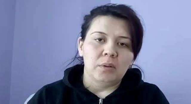 "SAINDAN TUTARAK YERDE TEKMELED"    Su duyurusu dilekesinde, "Seren Serengil'in, haftalk izin isteyen Mamatova'ya, 'siz yabanclar yznden korona oluyoruz, hasta msn bize bulatrdn kayorsun?' dedii, 'iten ayrldn' sylemesi zerine, 'siz hepimizi korona edeceksiniz' diyerek saldrd, sandan tutarak yere yatrp tekmelemeye balad" ifadelerine yer vermiti. Ayrca dilekede Mamatova'nn Serengil ve arkada Mustafa Tohma tarafndan arala Beykoz Orman'na gtrld ve tehdit edildii de yazlmt. Beykoz Cumhuriyet Basavclnca hazrlanan iddianamede, Beykoz Adli Tp ube Mdrl'nde dzenlenen 5 Haziran 2020 tarihli rapora gre, mtekinin kafa derisinde mor-krmz lekeleri, srt blgesinde de 2 adet yzeysel syrklarn olduu ve mtekinin basit tbbi mdahaleyle iyiletirilebilecek ekilde yaralandnn tespit edildii belirtiliyordu. ddianamade, sank Serengil'in "basit yaralama" suundan 4 aydan 1 yla kadar hapisle cezalandrlmas isteniyordu.