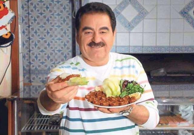 Takvim'de yer alan habere gre, Trk mziinin usta isimlerinden biri olan brahim Tatlses, soyadn tayan gda irketiyle dnyaya almaya hazrlanyor. nceki gn yeni yatrmlarn duyurmak iin basn toplants yapan mparator, CZN Burak ve Nusret'i szleriyle yerden yere vurdu.