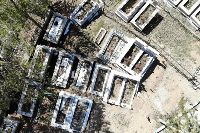 Yaknlarnn kabirlerini ziyaret iin mezarla gelen ve kbledeki yanllklar fark eden dris ncir, ?Evet biz de kontrol ettik kble yzleri farkl. Dini konuda bir sorunu olur mu onu ben bilemem, ona fetva verecekler hocalar? dedi.