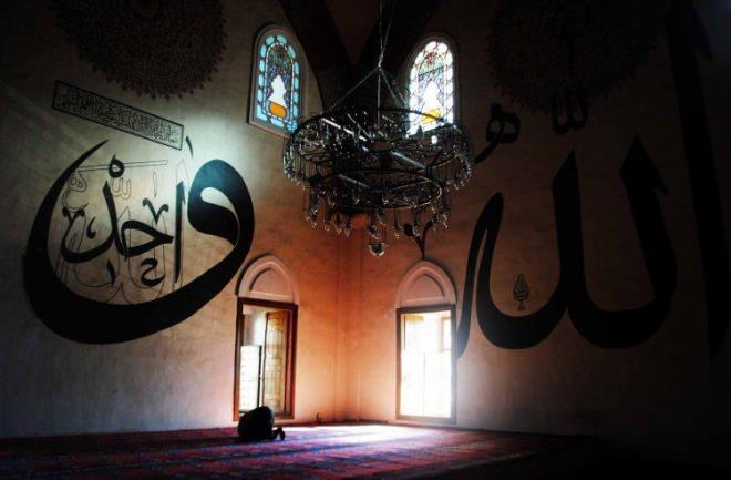 Hazret-i Aye (r.a) rivayetlerine gre Efendimiz (SAV), vefat edene kadar Ramazan?n son on gnnde itikfa girmitir. Vefatndan sonra eleri itikfa girmeye devam ettiler. (Buhr, tikf 1; Mslim, tikf 5.)