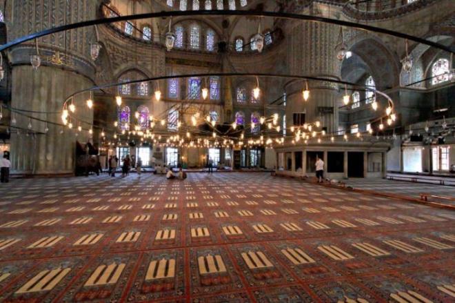 Eb Hreyre (r.a.) yle diyor:    "Reslullah, her Ramazan on gn itikfa girerdi. Vefat ettii sene ise yirmi gn itikf yapt." (Buhr, tikf, 17. Ayrca bkz. Eb Dvd, Savm, 78; ibni Mce, Sym, 58)