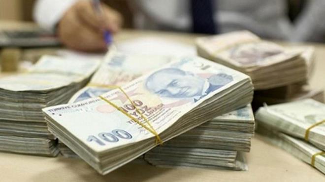  GREMEZLK ORANINA GRE DEME    Emekli ikramiyesini, SSK, Ba-Kur, Emekli Sand emeklileri, ehit yakn, gaziler, vazife ve harp malull ayl alan er ve erbalar, geici ky korucular, eref ayl sahipleri, ampiyon sporcular, terrden zarar grp aylk balanan siviller ile bunlardan yaamn kaybedenlerin hak sahipleri alabiliyor.     kazas, meslek hastal sigortasndan srekli i gremezlik geliri alanlara i gremezlik derecesi orannda bayram ikramiyesi veriliyor.