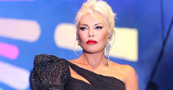 Trkiye'de her kesimden insann dinledii bir sanatsnz. Birletirici bir yere sahipsiniz...<br>    Sanat her zaman birletirir. Ne kadar ok insanmz sanatla byrse o kadar gzel bir lke oluruz. Sanat iinde mzii, tiyatroyu, folkloru, baleyi, resmi barndran bir kavram. Devletimizin de sanata bu adan daha fazla katk salamal. Biz bu lkenin ocuklaryz, bizi anlatan mzik de bizi irletiriyor. Ben dnya mziini de takip ediyorum ama kendi topraklarmzdan kan sanatlar da dinliyorum.