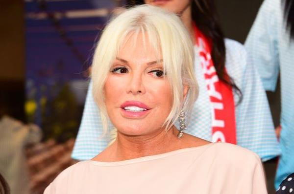 Ayhan Ik, Belgin Doruk, Sadri Alk, Ediz Hun gibi. Ses Dergisi'nin yarmasna resmimi babam gndermi. Yarma sonras sinema yaptm. Hatta mzikle uramak istiyordum, sinema istemiyordum. Ama bir sre yaptm. Fahrettin Aslan bana teklifte bulundu. Maksim'de Zeki Mren'in altnda almaya baladm. Maksim baka bir dnyayd. imdi bir dizide anlatlyor, oradaki karakterleri yakndan tanma frsatm oldu.