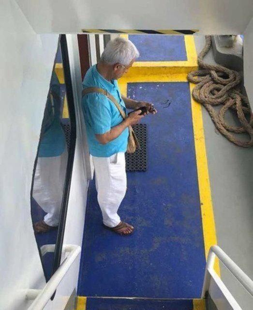 Talat Bulut;  <br>  Birok rol ald projelerin yan sra Fox TV ekranlarnda yaynlanan Yasak Elma dizisiyle hafzalarda yer eden Talat Bulut, skdar-Beikta vapurunu kullanrken grntlere yansd.