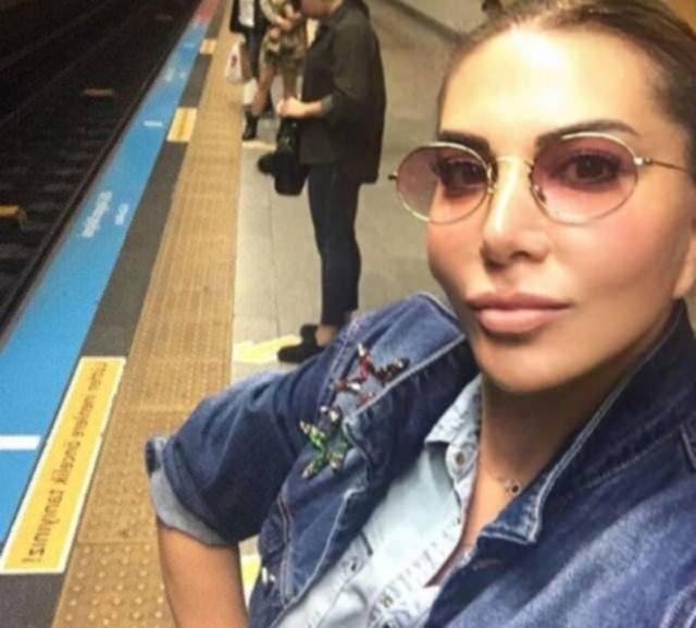 Ebru Yaar;  <br>  nl arkc Ebru Yaar zamandan tasarruf etmek iin yllar nce stanbul'a getirilen Metro hizmetinden faydaland. Ebru Yaar, fotoraflar sosyal medya hesabndan, "Bugn hayat kolaylatrdm ve her yere metroyla gittim. Her eye yetitim. Trafik stresi yaamadm. Yaasn metro!" notuyla paylat.