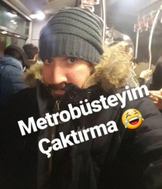 Doukan Mano;  <br>  Unutulmayan arklaryla gnllerde taht kuran Bar Mano'nun olu Doukan Mano da bu kervana katld. Metrobse binen Mano, "Metrobsteyim. aktrmayn" eklinde paylamda bulundu.