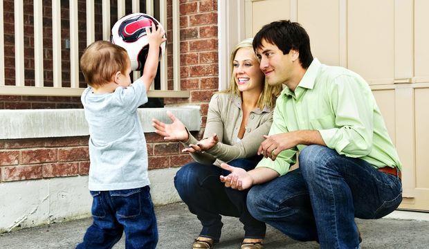 EBEVEYNLER ARASI ORTAKLIK NEML    Anne ve babann arasndaki iletiim kopukluu ocuun bunu kara dntrmesini salayacaktr. Anne ve babann ortak kararlar ocuuna bildirmesi "Evet, ben bunu yapmamalym" ya da "Yapamam" algs oluturur.