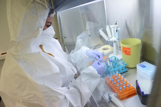 TSEB Bakan Prof. Dr. Akdoan, yerli tan kitinin kullanlmaya balanmasnn Trkiye'ye salayaca avantajlara ilikin u deerlendirmelerde bulundu:    "Trkiye asndan dndmzde yerli ve milli olarak bunlarn retilmi olmas bir bamszlktr. Bu bamlln ortadan kald