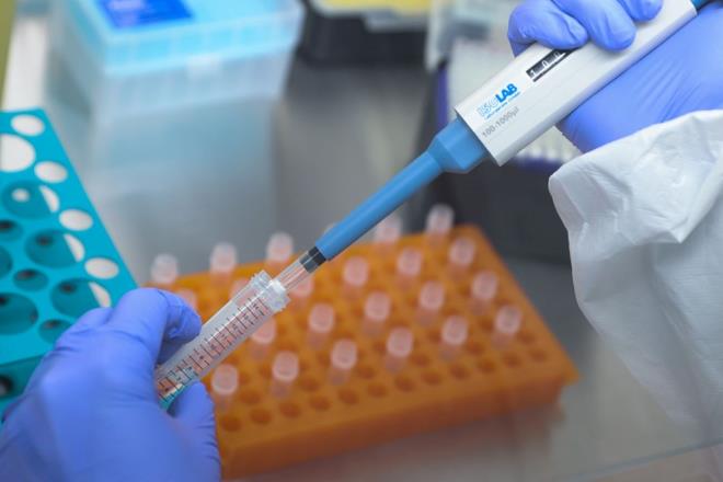 Salk endstrilerinde yerli ve milli rnlerin retiminin nemini vurgulayan Akdoan, bu amala hem salk alannda Ar-Ge projelerine destek verdiklerini hem de enstitleri vastasyla Ar-Ge projeleri gerekletirdiklerini aktard.