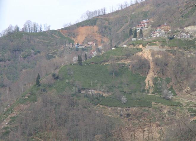 Dou Karadeniz Blgesi'nde son yllarda kresel iklim deiikliinin etkileriyle ani lokal ve iddetli yalar, can ve mal kayplaryla sonulanan sel ve heyelanlara yol ayor.
