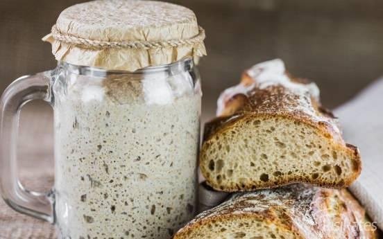 EK MAYA    Bu u anda ok moda ama bunun iin iyi bir sebep var. Hamurun mayalanmasyla elde edilen hamur, normal ekmee gre daha sindirilebilir ve enerjisi yava salnr. Harika tost da yapyor.