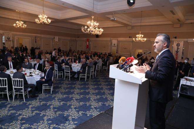 Bursa Sanayici ve insanlar Dernei?nin geleneksel ekirge Toplants'nn konuu, Bursa Bykehir Belediye Bakan Alinur Akta oldu. ftar organizasyonuyla birletirilen etkinliin alnda konuan BUSAD Bakan Bura Kkkayalar, 'Ramazanlar bizleri birletirir, kardelik duygularn pekitirir. Bu anlay, beraberinde yardmlama ve dayanmay getirir. Bugnlerde bu ve benzeri toplantlarla bir araya gelerek, birlikteliklerimizi srdryoruz. Bu anlamda ihtiya sahiplerini hatrlamal, onlar unutmamalyz. abamz; kalp krmadan, kul hakk yemeden, yaadmz ortama olumlu izler brakarak bu dnyadan ayrlmak. Hepinize arkanzdan iyi insand denilecek bir hayat diliyorum' dedi.<br>  BUSAD?n konuu olan Bursa Bykehir Belediye Bakan Alinur Akta da sunumunda, i dnyasnn merak ettii ?2040 evre Dzeni Plan, Kltrpark Master Plan, TEKNOSOB ve ulam bata olmak zere kente kazandrlan? yatrmlar hakknda bilgiler verdi.