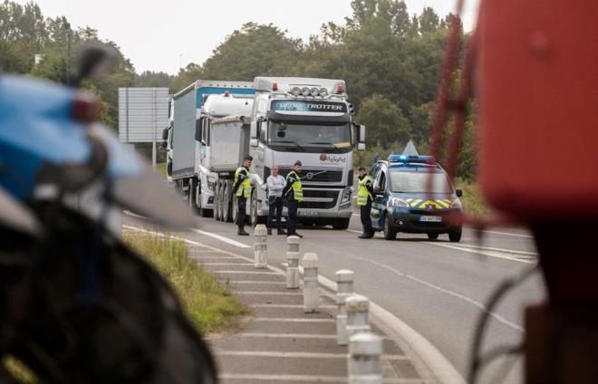 Fransa, lkeye gmen kular tarafndan getirildiine inanlan son derece bulac virsn salgnlarnda nadir grlen bir art kaydetti.