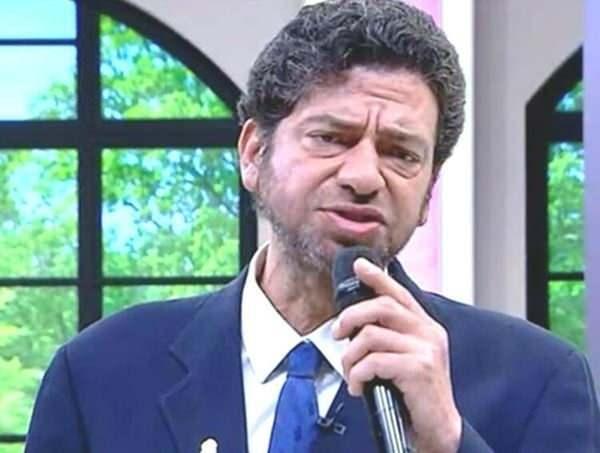 Tayan "Doktorlar bana hazr olmam ve hazrlanmam sylediler. Organn zmir'de bulunduu sylediler. 2 saat sonra beni ameliyata aldlar. 15 saat srd ameliyat." dedi.    "Mart 5'te karacier, 9'unda bbrek ameliyat oldum" diyen Tayan "yileme ve yat sreci derken yava yava iyiletim ve yrmeye baladm." diye konutu.