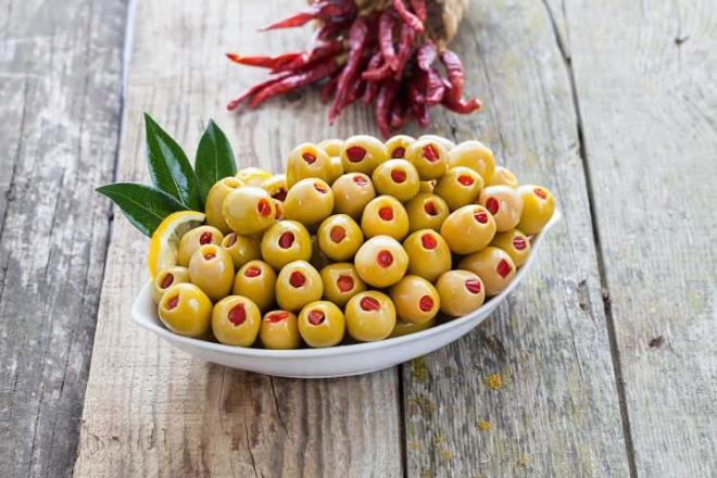 Uzun sreli toksluk salayan besinlerden biridir.     <br>    Bbrekler ve mesanede ta kum oluumunun nne geer.