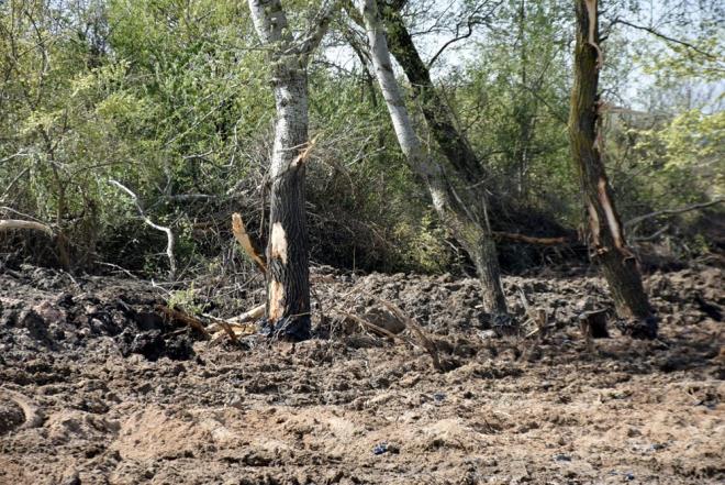 FRMAYA CEZA KESLD    evre, ehircilik ve klim Deiiklii l Mdrl, ED raporu olmadan faaliyet gsterdii tespit edilen firmaya idari yaptrm cezas kesti.    evre, ehircilik ve klim Deiiklii l Mdr Engin ztrk, 7 gndr devam eden temizlik almalarnn bugn itibaryla sona erdiini syledi.