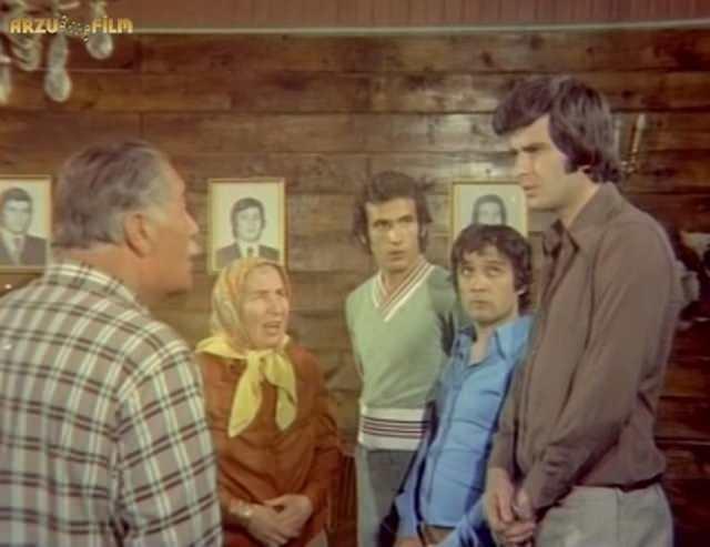 Geriye dnp baktnda bu kararndan piman olduunu ifade eden nl isim "Pimanm ama genlik ite... Gurur yaptk. O zamanlar baz eylerin kymetini bilmiyorsun. Bunlar seneler sonra dnyor." diye konutu.