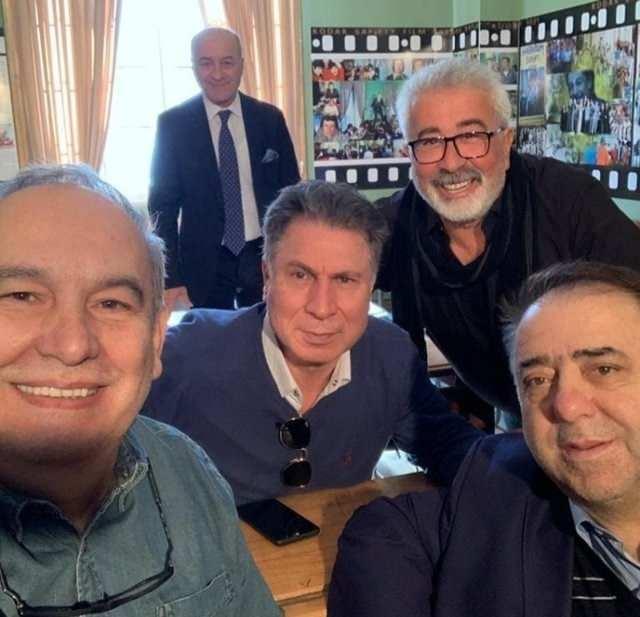 Sinemay brakmasnn ardndan aile mesleini yaptn anlatan oyuncu, "stanbul'un Ege'si Kadky'de yayorum. stanbul ok yorucu bir ehir ama Kadky hi yle deil. Caddebostan, Suadiye ve Kalam gibi semtler olunca Ege'yi pek aramyoruz.