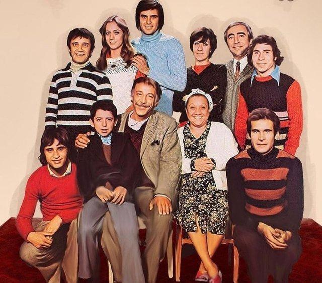 "O FLMN AFNDE SMM OLMADII N BIRAKTIM"    Oyunculuktan uzak kalma sebebini ilk kez aklayan Nezir, yle konutu:    "Yavuz Turgul o dnemler 'Arzu Film'in yazhanesinde alyordu. Ynetmen ya da senarist deildi. Film ithalatn ve afileri yapyordu. 'Hababam Snf'ndan sonra 'Ah Nerede'nin afiinde adm grnce ok mutlu olmutum. O zamanlar afite adnn yer almas ok byk bir eydi.