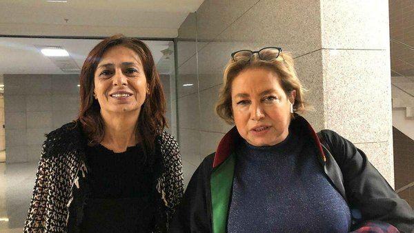 stanbul Adalet Saray'nda ifade veren Tilbe'nin avukat Handan Bakbak konuyla ilgili "ikayetlerimizi pekitirdik. Birok kii hakknda nl isimler hakknda dosyamz vard, onu pekiterecek ifadelerimizi verdik. Bakn bugn bile 80 diki atlan ocuk var. Hala o olay devam ediyor. Yldz Hanm da artk konumak istemiyor. Hukuk konusun, adalet konusun, yarg konusun diyor" eklinde yant verdi.